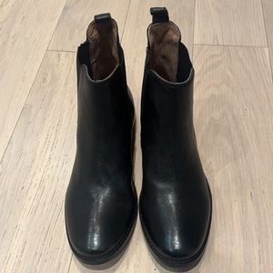 NWOB Frye Melissa Chelsea Boots 3479259 Black 6.5